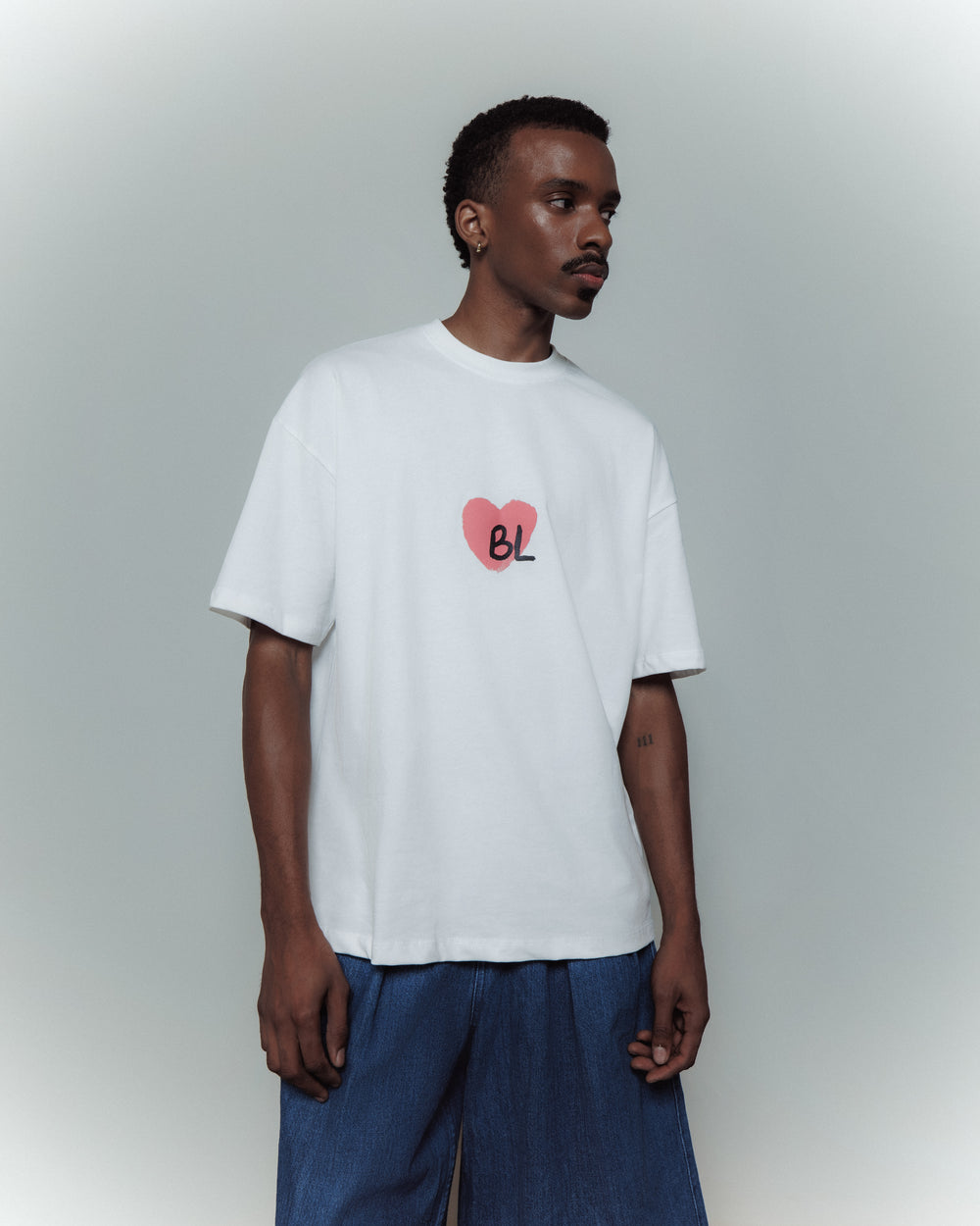 Camiseta Too Much Love
